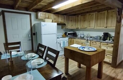 Mainesburg Cabin | Secluded Cabin Retreat – Peace, Privacy & Nature