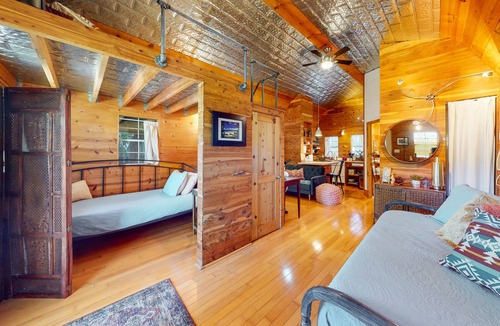 Austin Cabin | Secluded Cabin-Style Studio w/ Patio – Surrounded by Walking Trails