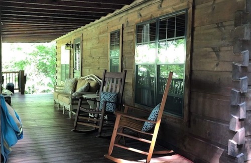 Hot Springs Cabin | Secluded Cabin w/Hot Tub & Fire Pit