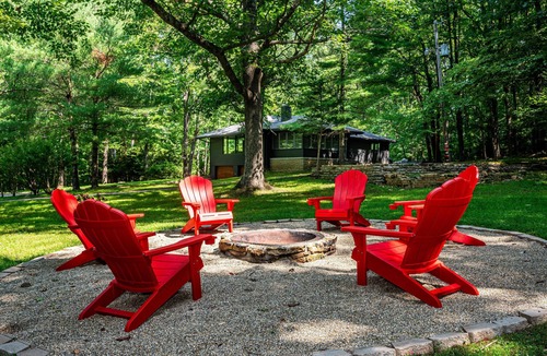Helmsburg House | Secluded Cabin w/Private Pond, Fireplace & Game Room Near Nashville