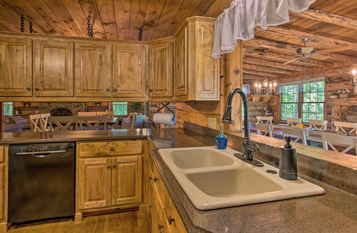 Pickens Cabin | Secluded Cabin w/Spacious Kitchen & Dining Area!