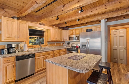 Seven Devils Cabin | Secluded Cabin with Rustic Charm