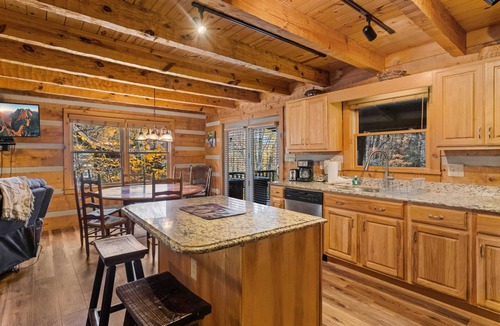 Seven Devils Cabin | Secluded Cabin with Rustic Charm