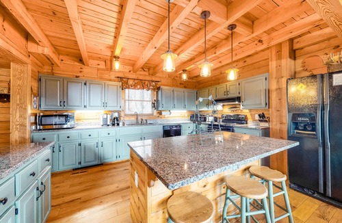 Sylva Cabin | Secluded cabin with mountain views, fire pit & billiards