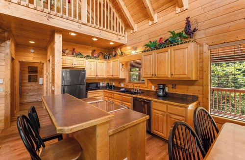 Wears Valley Cabin | Secluded Cabin with Putt-Putt & Views!