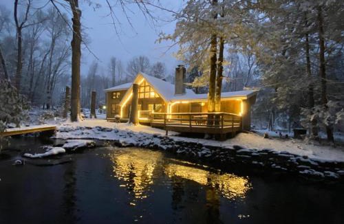 Reeders House | Secluded Chalet on Trout Stream-Mins to Camelback