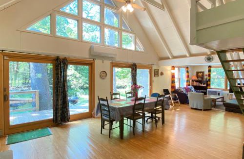 Reeders House | Secluded Chalet on Trout Stream-Mins to Camelback