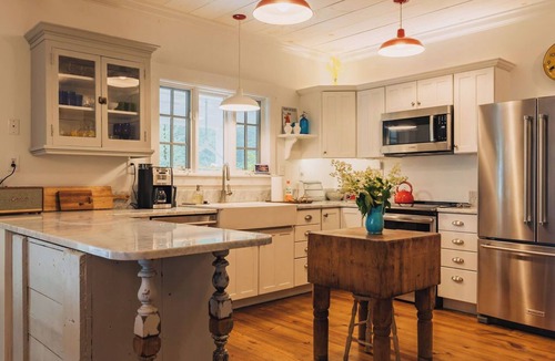 Narrowsburg House | Secluded Charming Farmhouse Lake Views Firepit