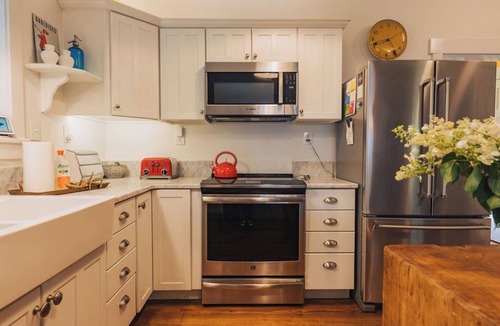 Narrowsburg House | Secluded Charming Farmhouse Lake Views Firepit