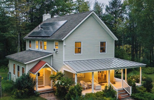 Narrowsburg House | Secluded Charming Farmhouse Lake Views Firepit