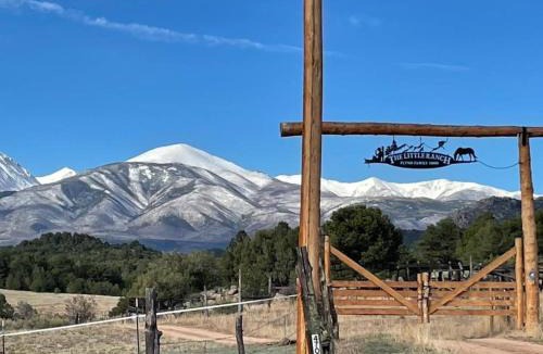 Cotopaxi House | Secluded Colorado Ranch on 140 Acres Near Salida
