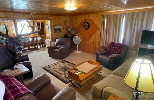 Cotopaxi House | Secluded Colorado Ranch on 140 Acres Near Salida