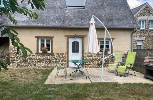 Saint-Pair-sur-Mer Cottage | Secluded cottage near beach, pets allowed