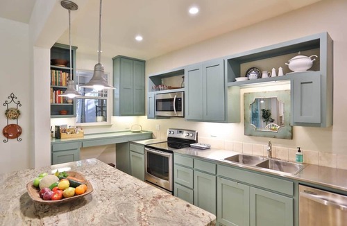 Kerrville House | Secluded cottage close to town with firepit