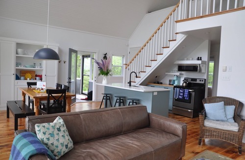 Panmure Island Cottage | Secluded cottage on private beach