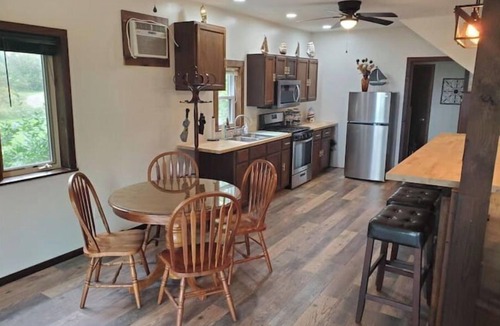 Ripley Cottage | Secluded Cottage with Hidden Cove on Lake Erie