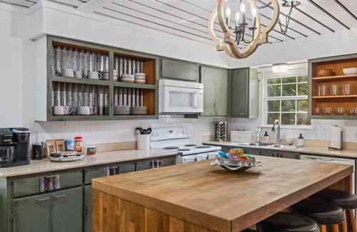 Wylie House | Secluded Country Cottage with Patio - Quiet Family Getaway