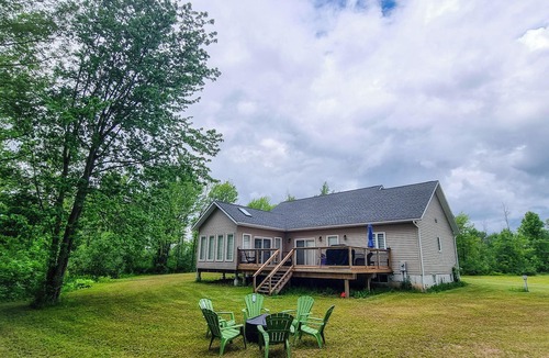 Fort Erie House | Secluded Countryside Cottage - 15 mins to Falls