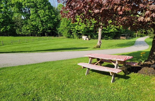 Oro-Medonte Cottage | Secluded Countryside Estate