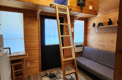 Leander Cabin | Secluded Cozy Cabin with stunning views, 1-bedroom loft with Futon. Sleeps 4
