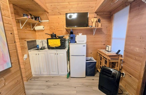 Leander Cabin | Secluded Cozy Cabin with stunning views, 1-bedroom loft with Futon. Sleeps 4