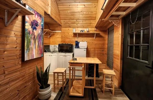 Leander Cabin | Secluded Cozy Cabin with stunning views, 1-bedroom loft with Futon. Sleeps 4