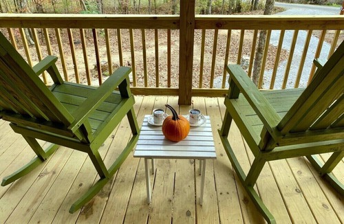 Linden Cabin | Secluded Creekside Cabin w/Loft