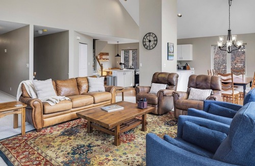 Ridgway House | Secluded Creekside Home | Views | Private Deck | A/C STR2025-036