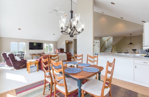Ridgway House | Secluded Creekside Home | Views | Private Deck | A/C STR2025-036