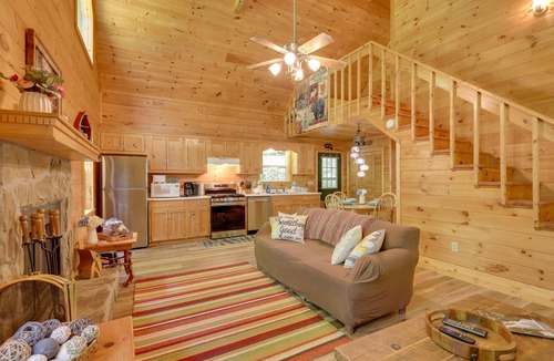 Blairsville Cabin | Secluded ‘Cross Creek Cabin’ w/Deck & Fire Pit!