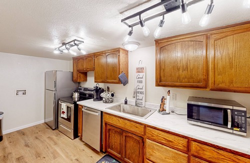 Greater Sacramento House | Secluded dog-friendly house close to American River with firepit, grill, W/D, AC