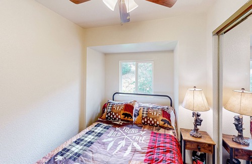 Greater Sacramento House | Secluded dog-friendly house close to American River with firepit, grill, W/D, AC
