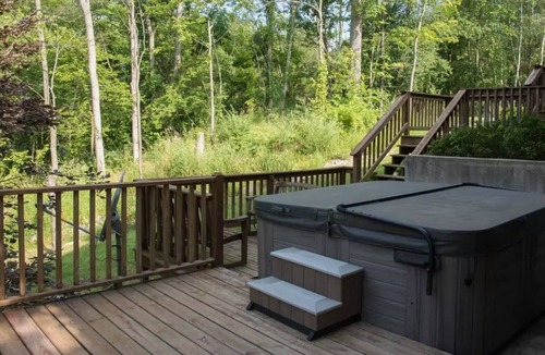 Fennville House | Secluded dog-friendly cabin on 10 acres - hot tub & game room!