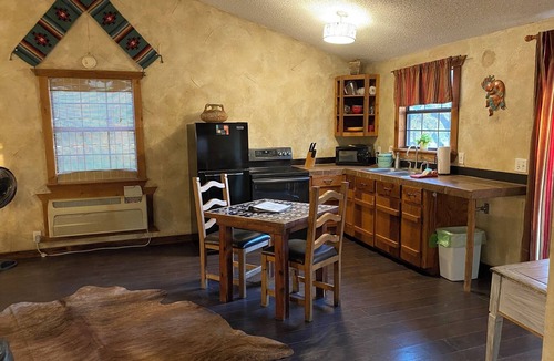 Paluxy Cabin | Secluded Escape with scenic views & hot tub