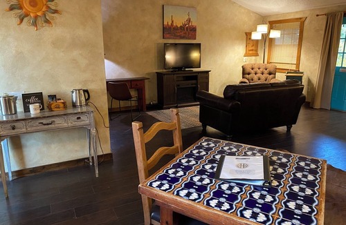 Paluxy Cabin | Secluded Escape with scenic views & hot tub