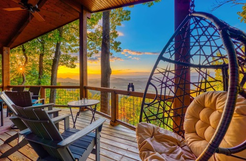 Smoky Mountains Cabin | Secluded Family Cabin, Outdoor Shower! Epic Views, Theater, Game RM, Fire Pit