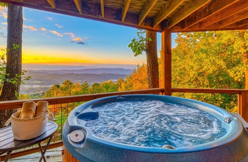 Smoky Mountains Cabin | Secluded Family Cabin, Outdoor Shower! Epic Views, Theater, Game RM, Fire Pit