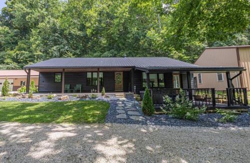 Shoals House | Secluded Family Cabin with Hot Tub