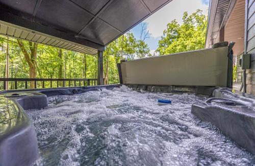 Shoals House | Secluded Family Cabin with Hot Tub