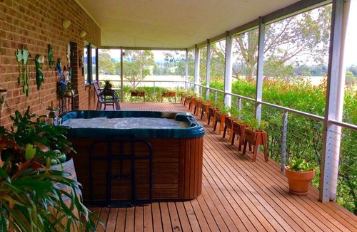 Quorrobolong Cottage | Secluded Farm stay