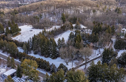Hamilton Other | Secluded Farmhouse Getaway in Beautiful Conservation Area