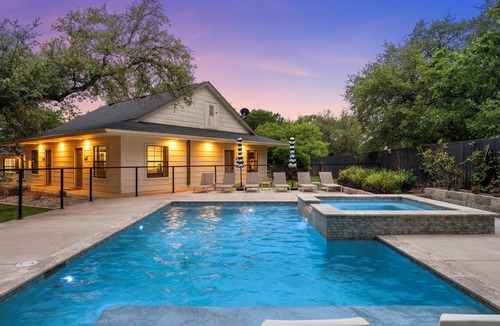 Crawford House | Secluded Garden-view King Suite with Pool Surrounded by Tree-Filled Retreat