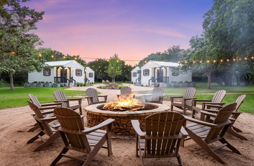 Crawford House | Secluded Garden-view King Suite with Pool Surrounded by Tree-Filled Retreat