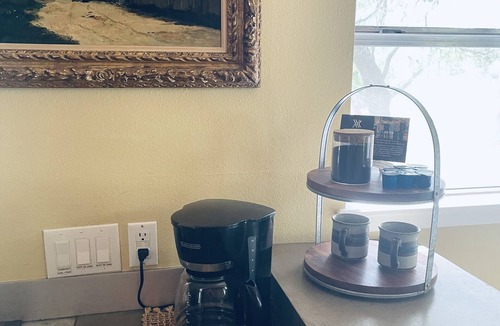 Glen Rose House | Secluded getaway, 2BR, near Fossil Rim, 1000 acres, hiking, farm animals