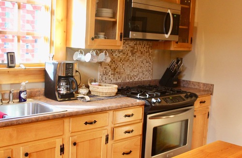 Pisgah House | Secluded getaway at Wayward Cottage