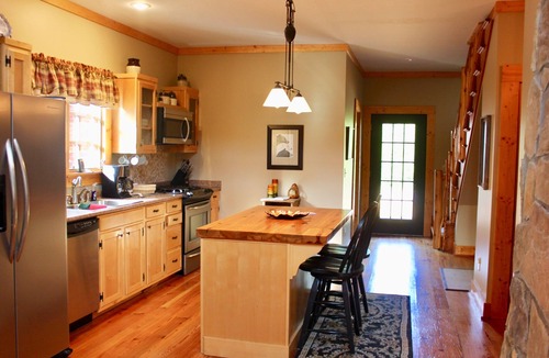 Pisgah House | Secluded getaway at Wayward Cottage