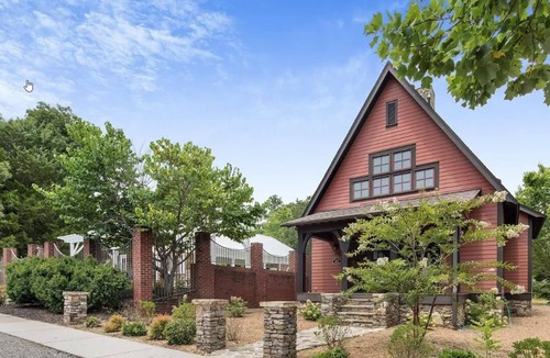Pisgah Cottage | Secluded Getaway at Wayward Cottage