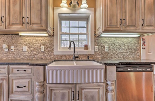 Falkville House | Secluded Getaway Home w/Trails + Waterfall!