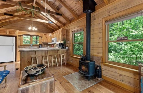 Wildwood Cabin | Secluded Getaway with Private Hot Tub! Peaceful