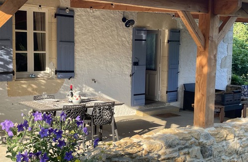 Cuzorn Cottage | Secluded Gite, private garden, large heated pool, tranquil setting